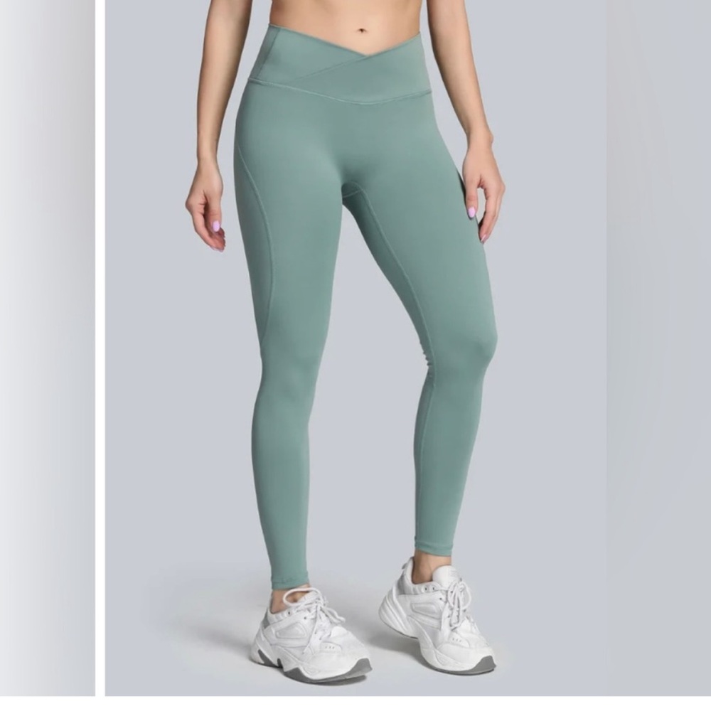 Victoria’s Secret PINK sage cross front leggings